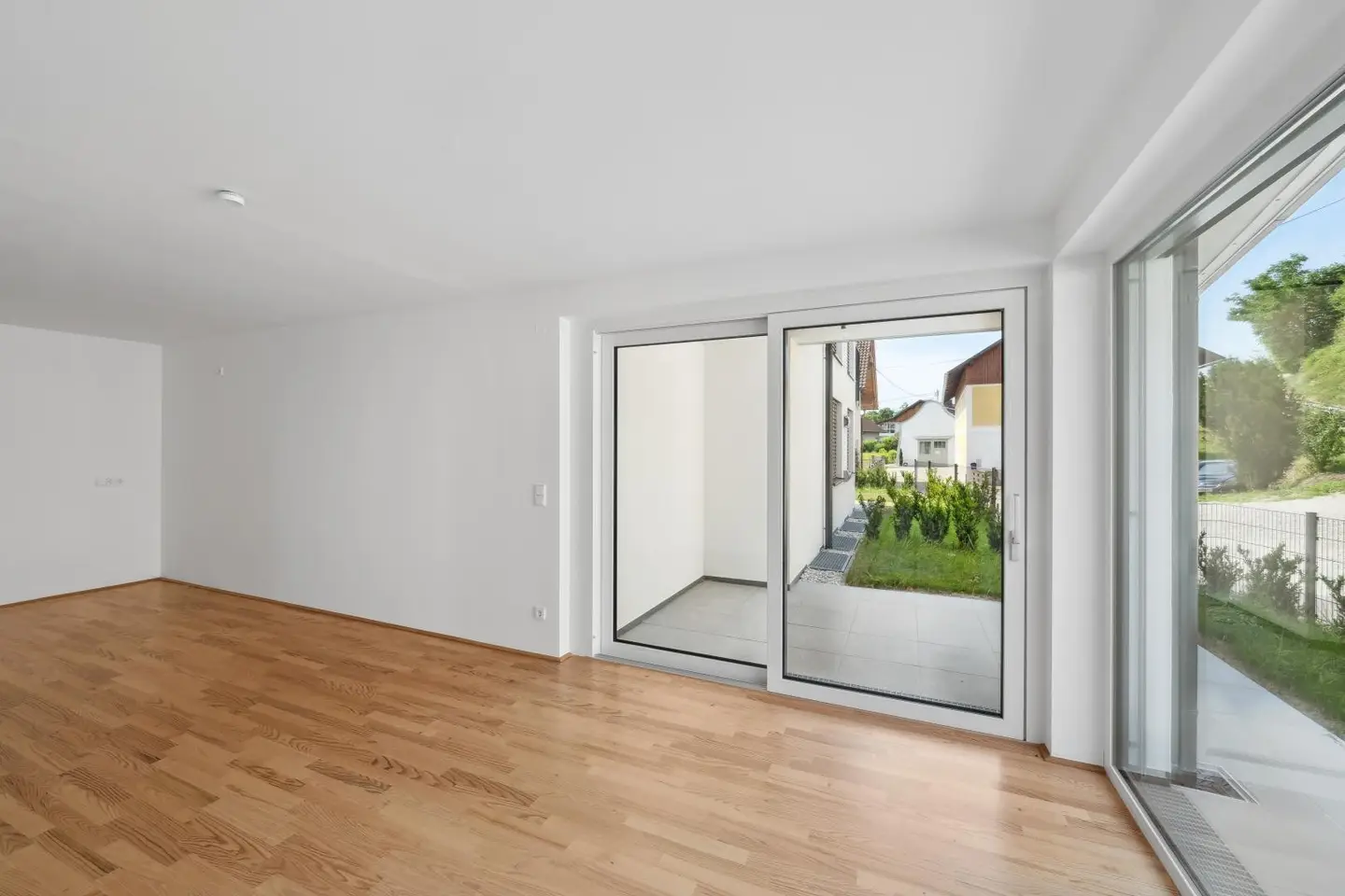 Hochwertige Wohnung mit Garten und Terrasse