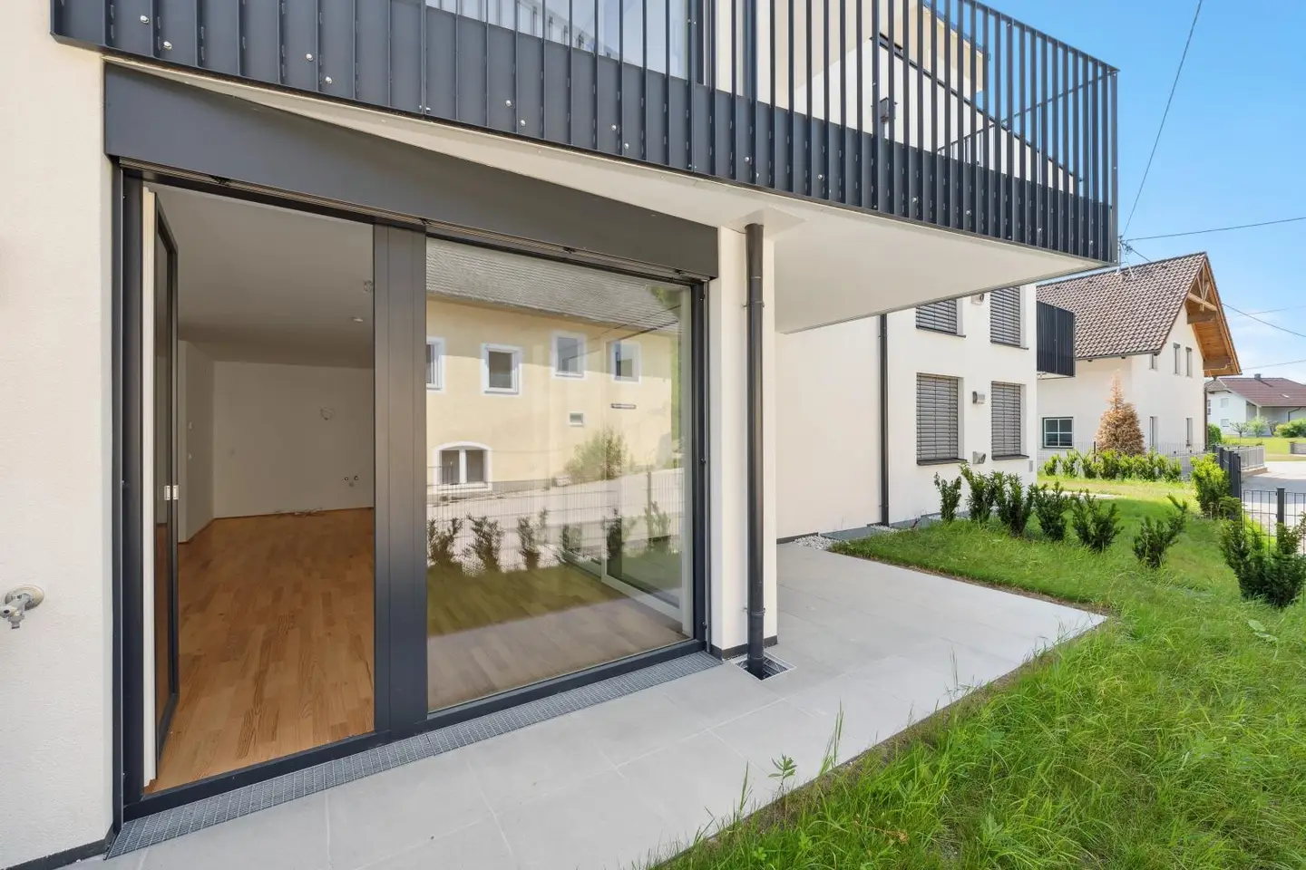 Hochwertige Wohnung mit Garten und Terrasse