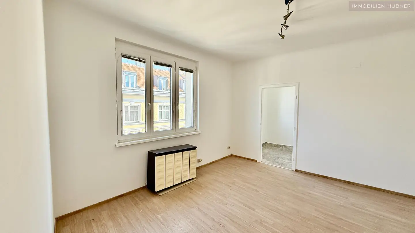 Bright apartment with open view and renovation potential