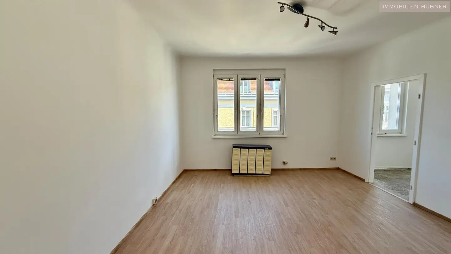 Bright apartment with open view and renovation potential