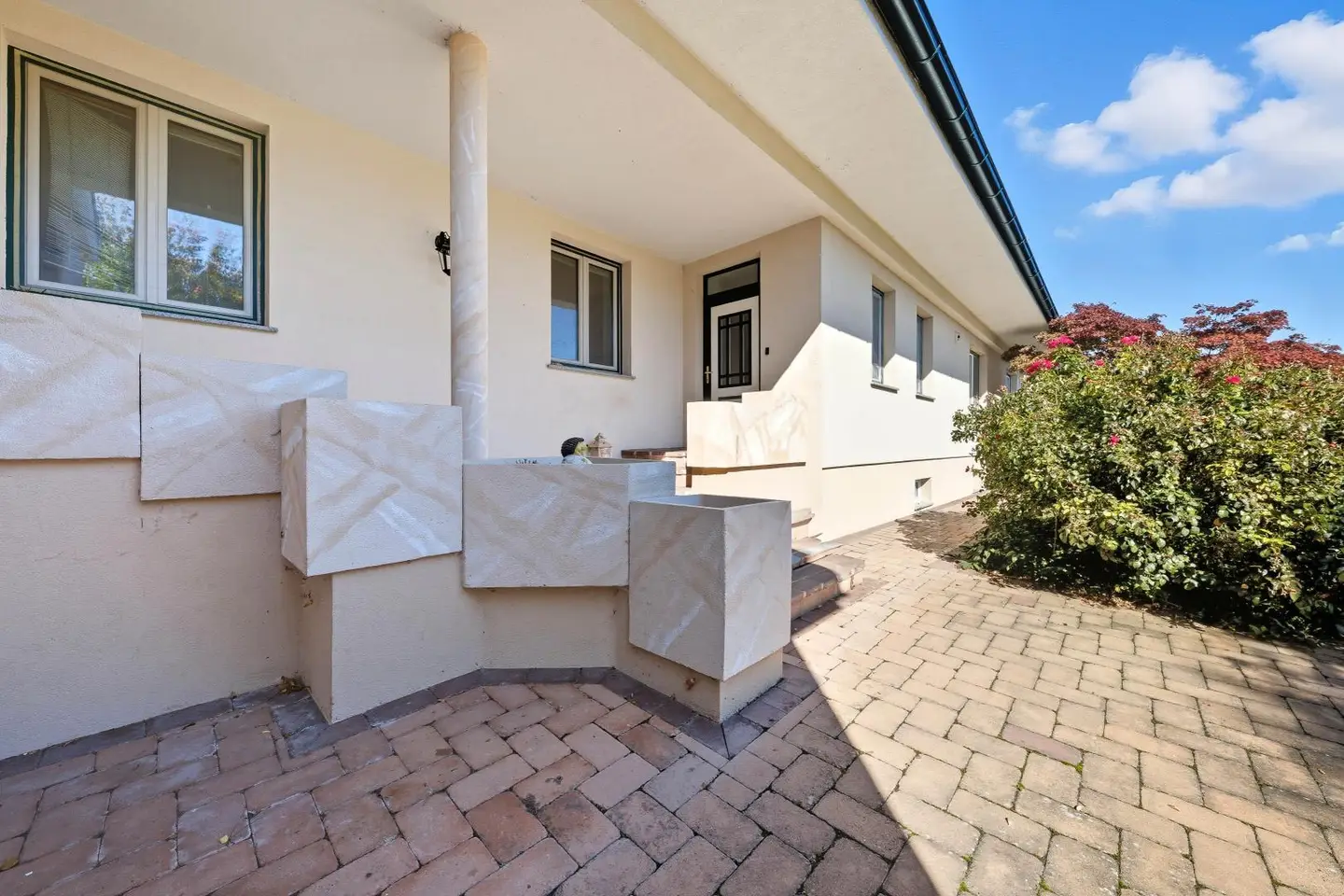 Familienwohnung mit Wintergarten und Garten