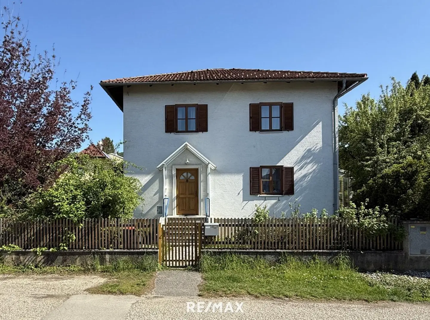 Familienwohnung mit großem Naturgarten und Wintergarten