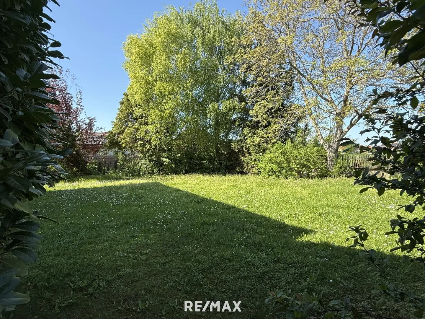 Familienwohnung mit großem Naturgarten und Wintergarten