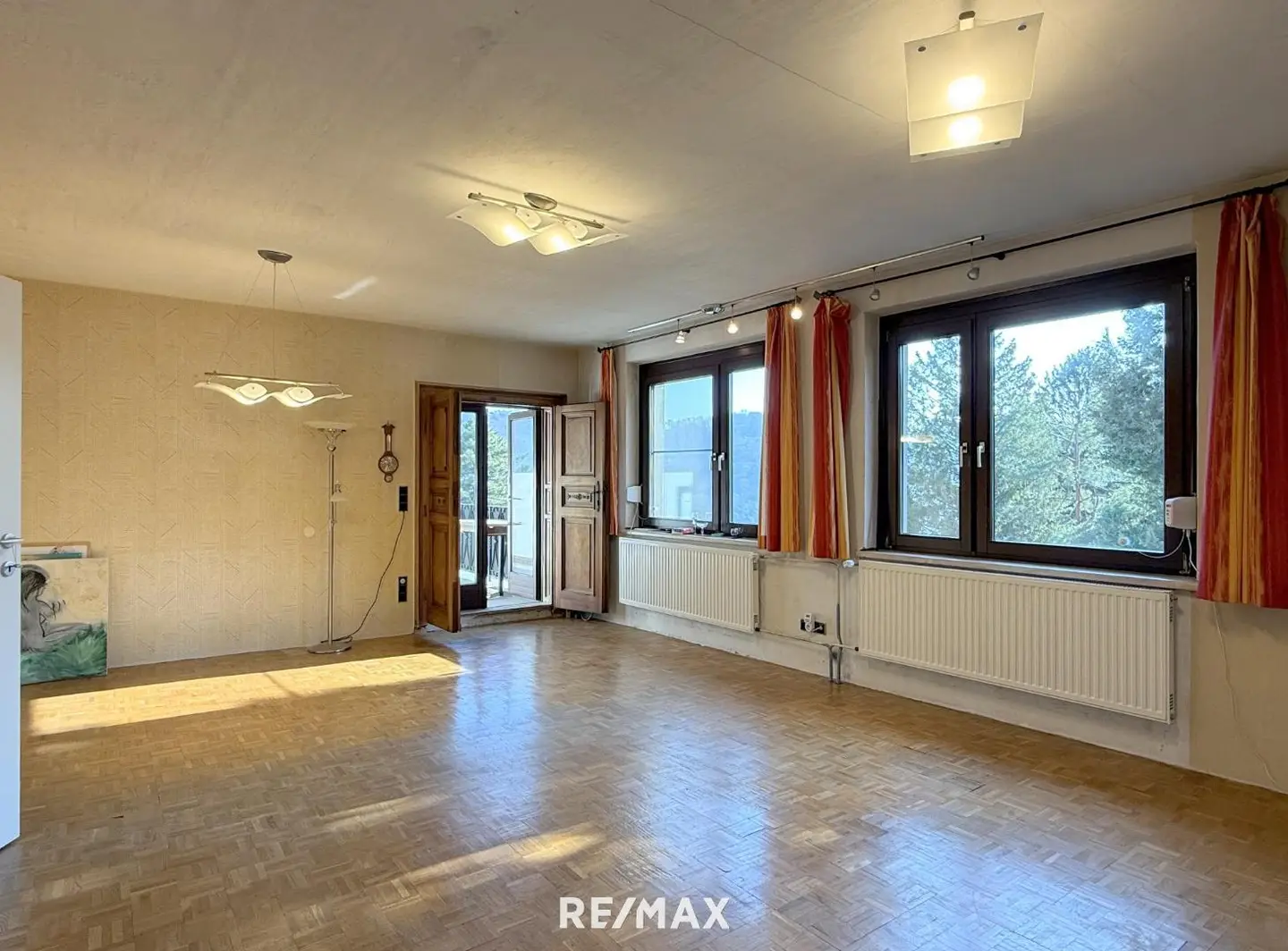 Sunny apartment with garden and wide valley view