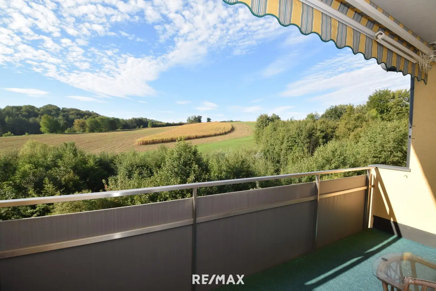 Sunny apartment with loggia and garage