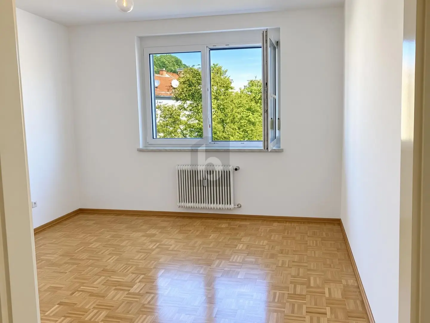 Apartment with wide view and private balcony