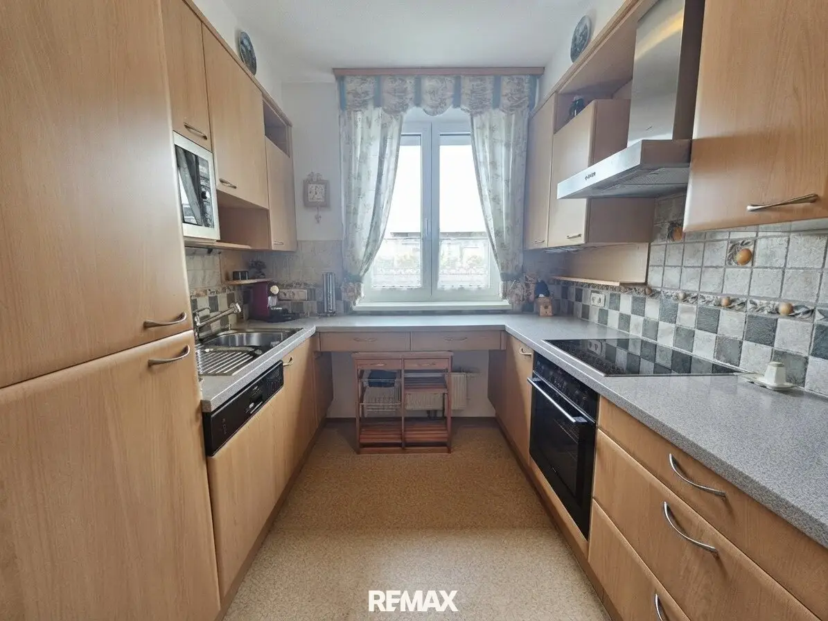 Well-kept 4-room attic apartment in Linz with 2 terraces and 2 underground parking spaces