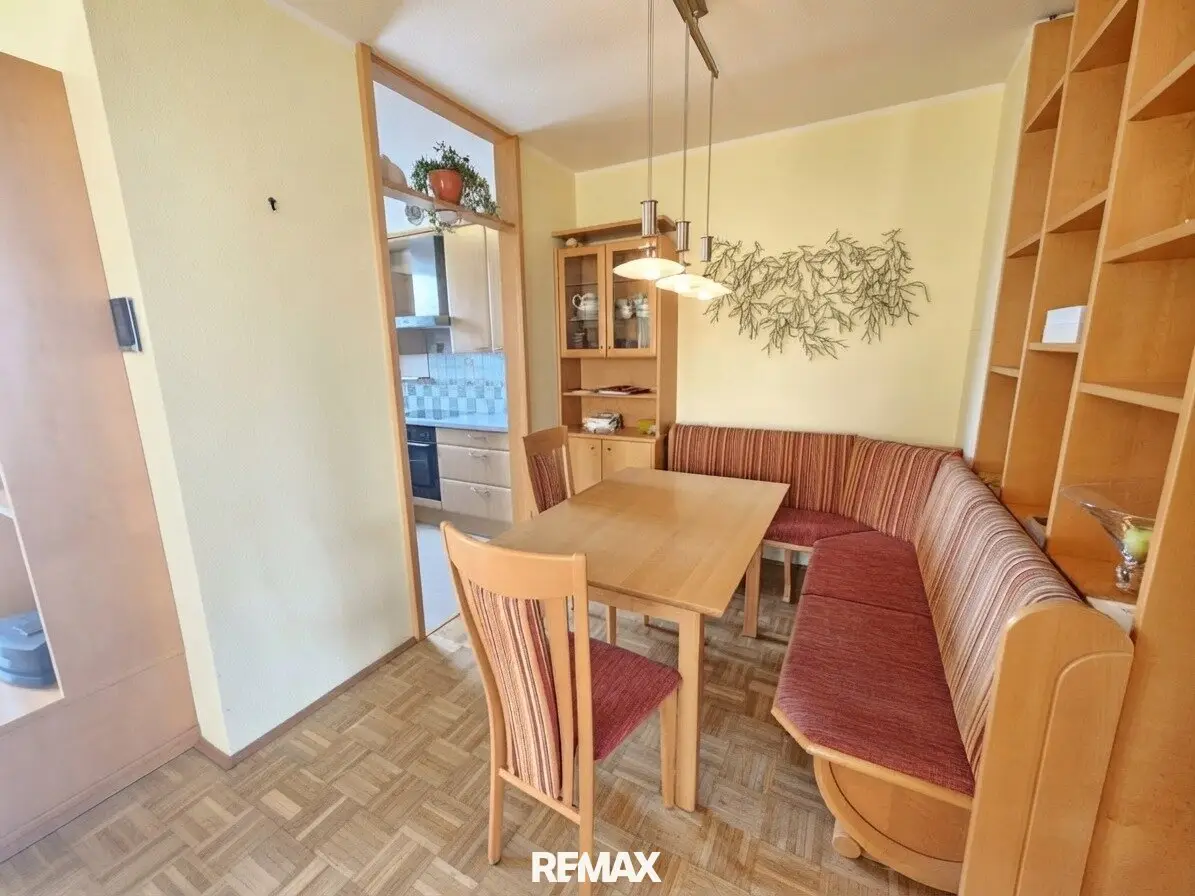 Well-kept 4-room attic apartment in Linz with 2 terraces and 2 underground parking spaces