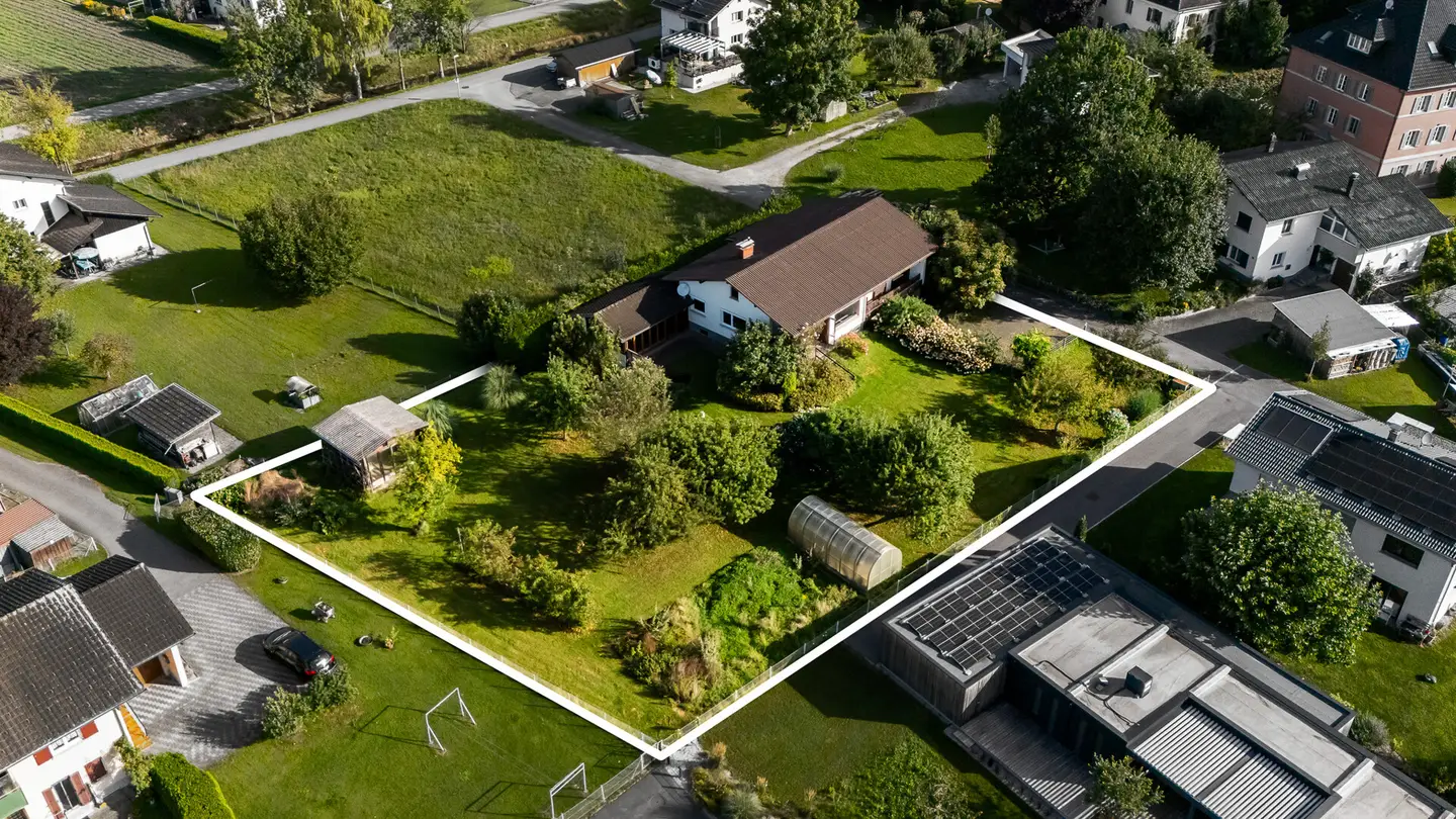 Family apartment with attic studio and large garden
