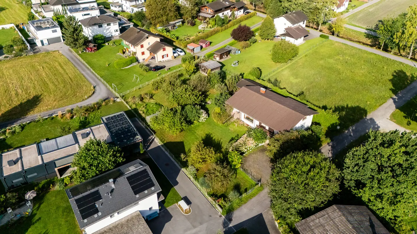 Family apartment with attic studio and large garden