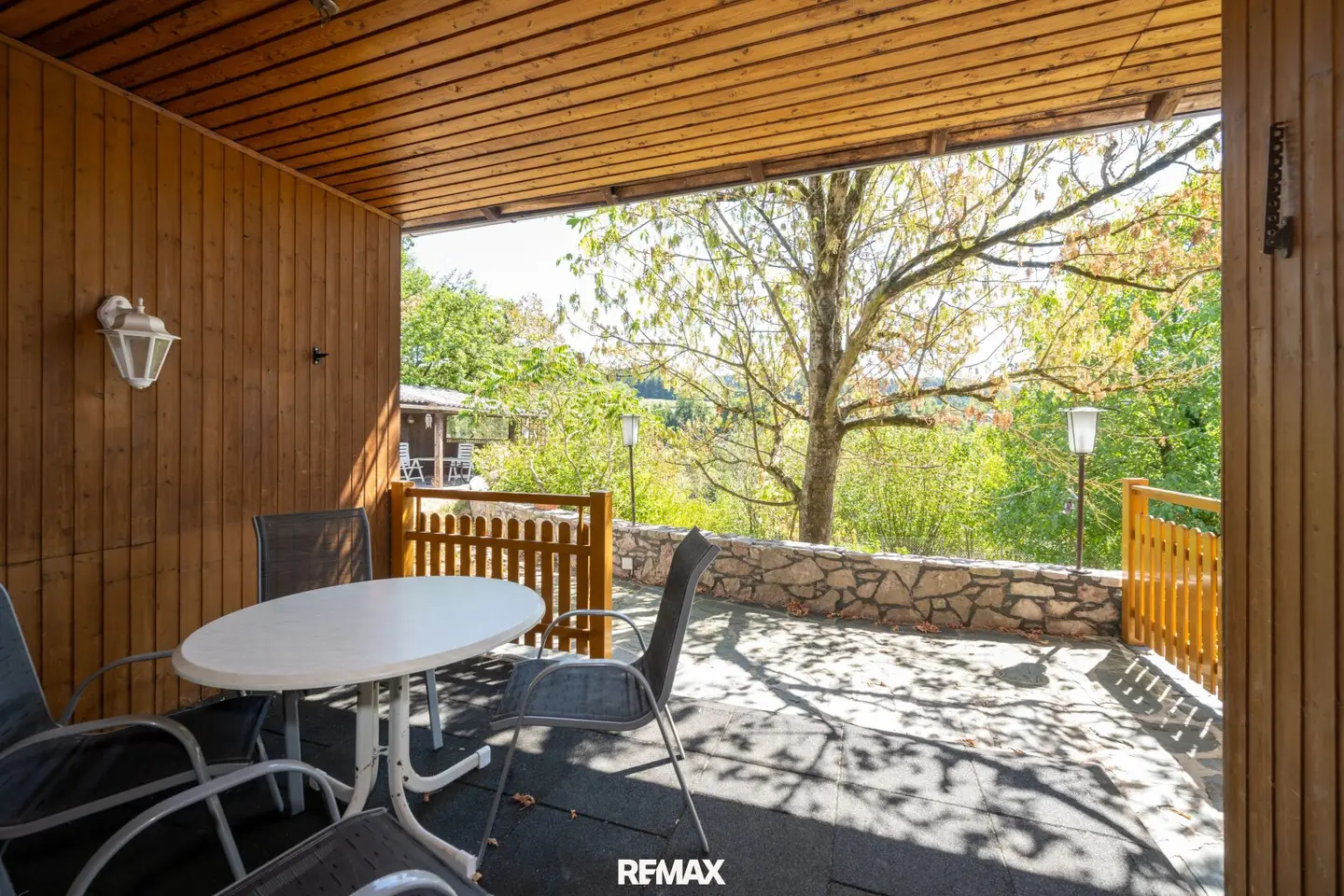 Well-maintained single-family house in a quiet location with garden and view of the Steyr