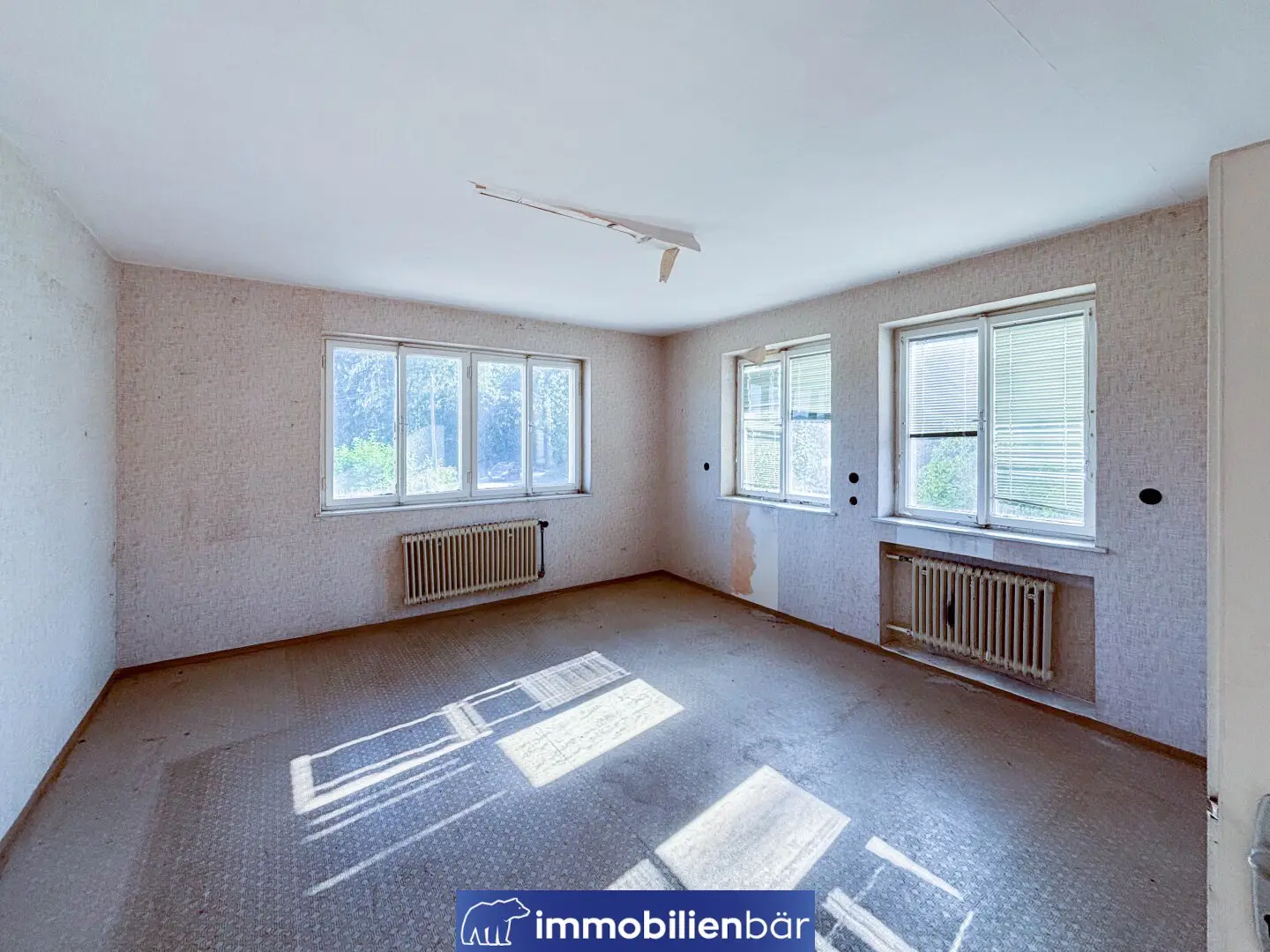 VILLA WITH POTENTIAL - Combine living and working