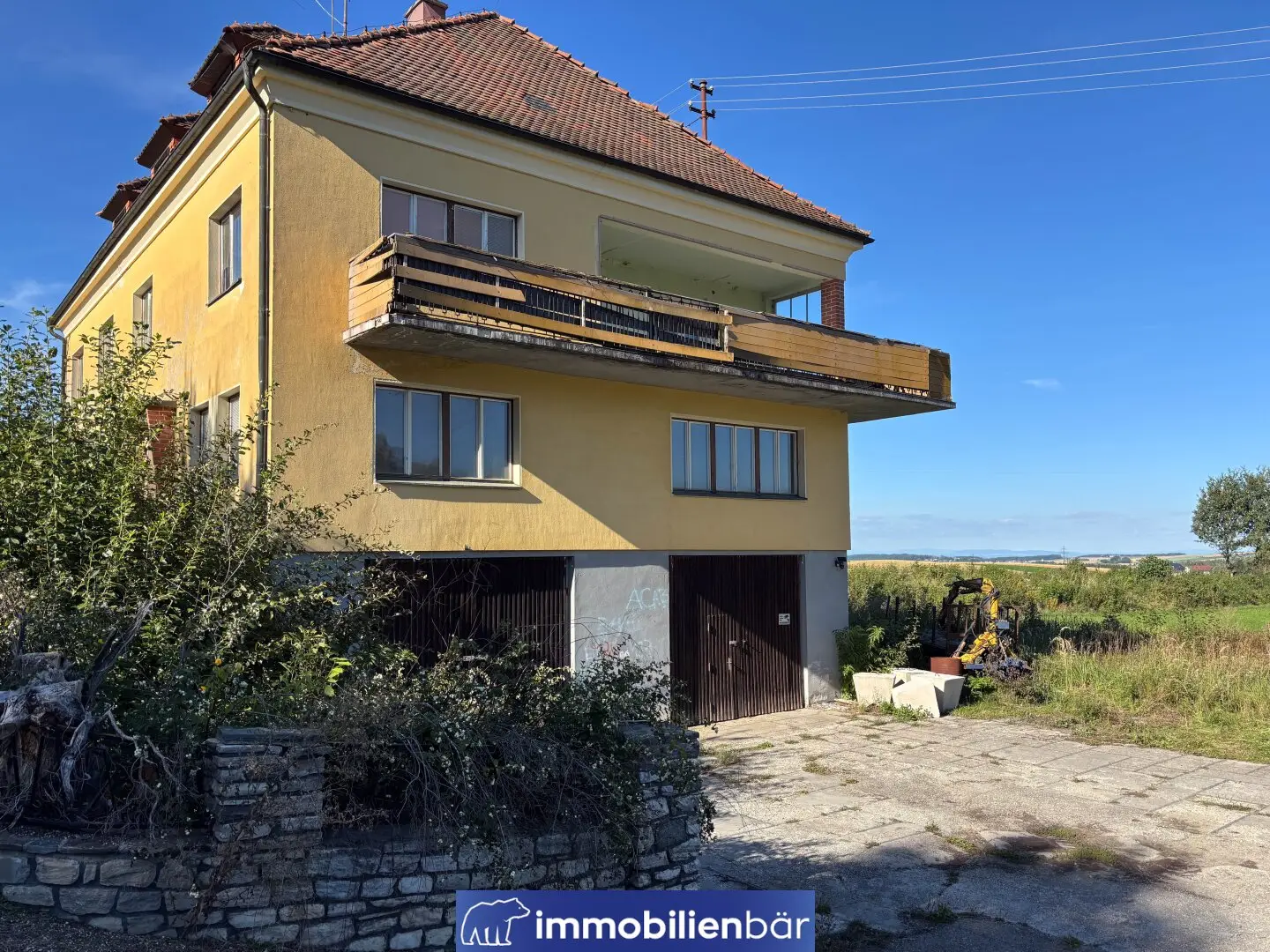 VILLA WITH POTENTIAL - Combine living and working