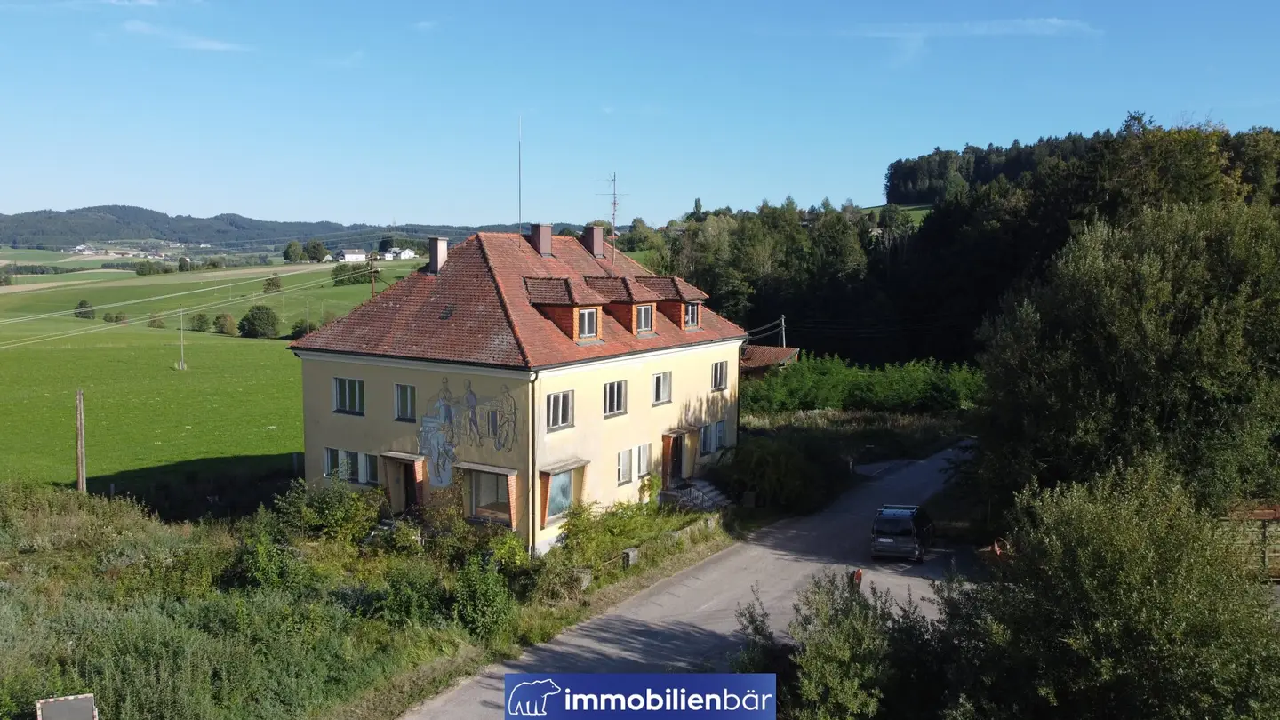 VILLA WITH POTENTIAL - Combine living and working