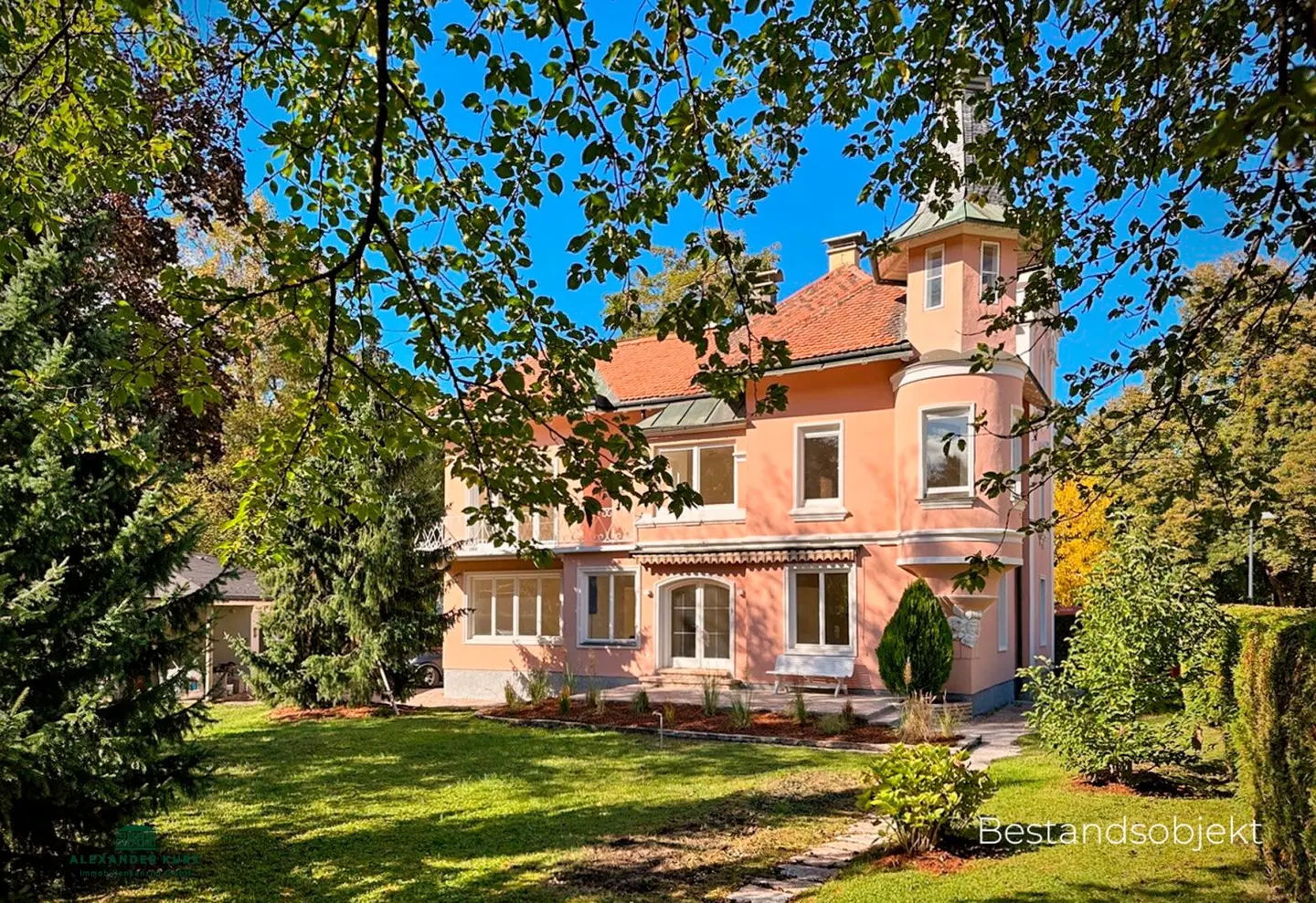 Charming turn-of-the-century villa in central city location