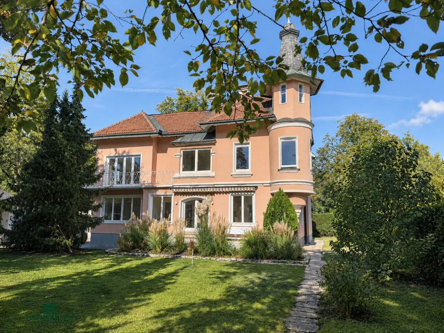 Charmante Jahrhundertwende-Villa in zentraler Stadtlage