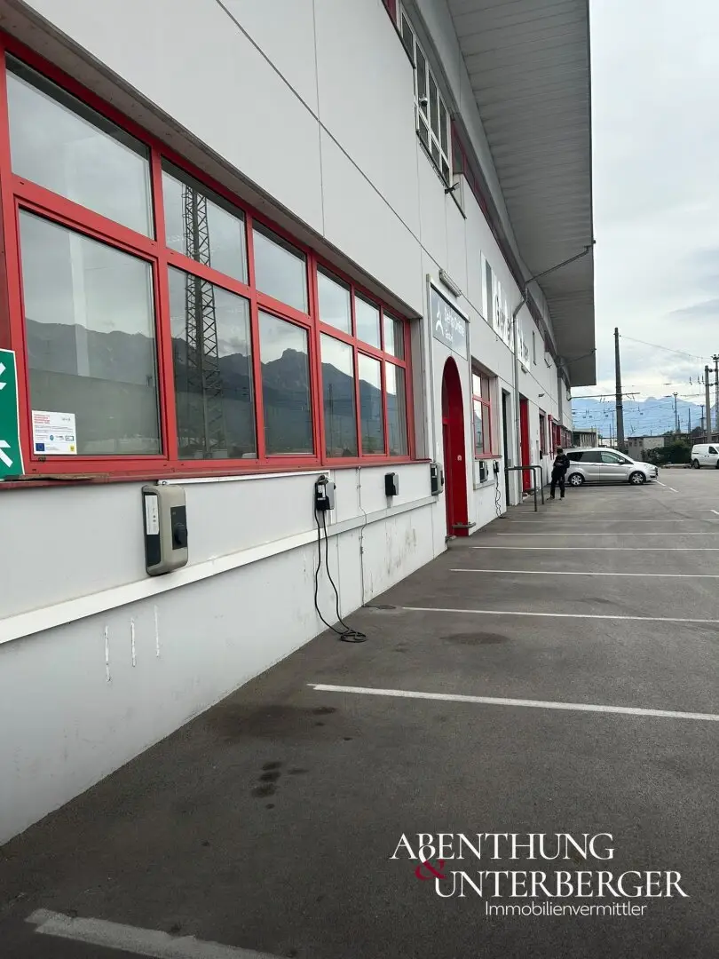 Große Industriehalle 850m² in Hall in Tirol – ideale Gewerbefläche zu mieten!
