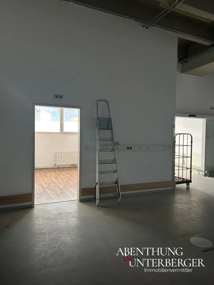 Große Industriehalle 850m² in Hall in Tirol – ideale Gewerbefläche zu mieten!