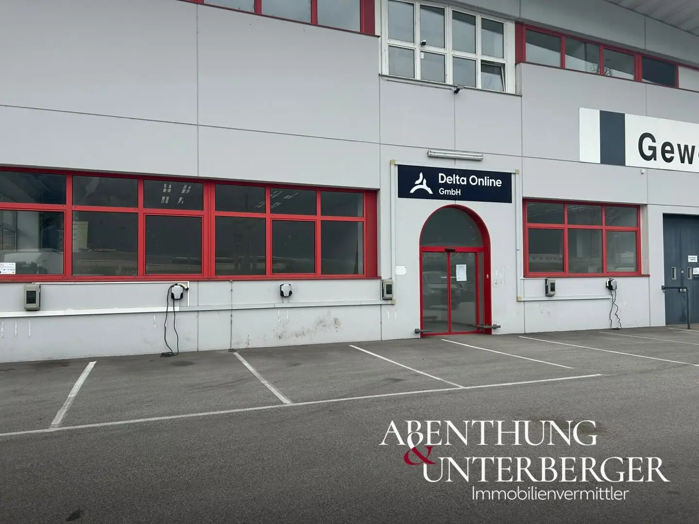 Große Industriehalle 850m² in Hall in Tirol – ideale Gewerbefläche zu mieten!