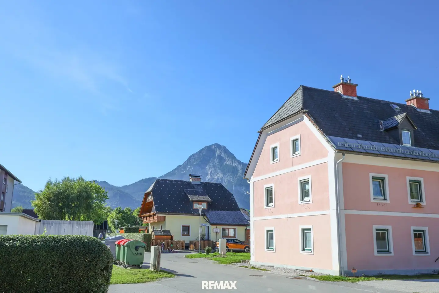 Second residence possible!! 2-room apartment with potential!