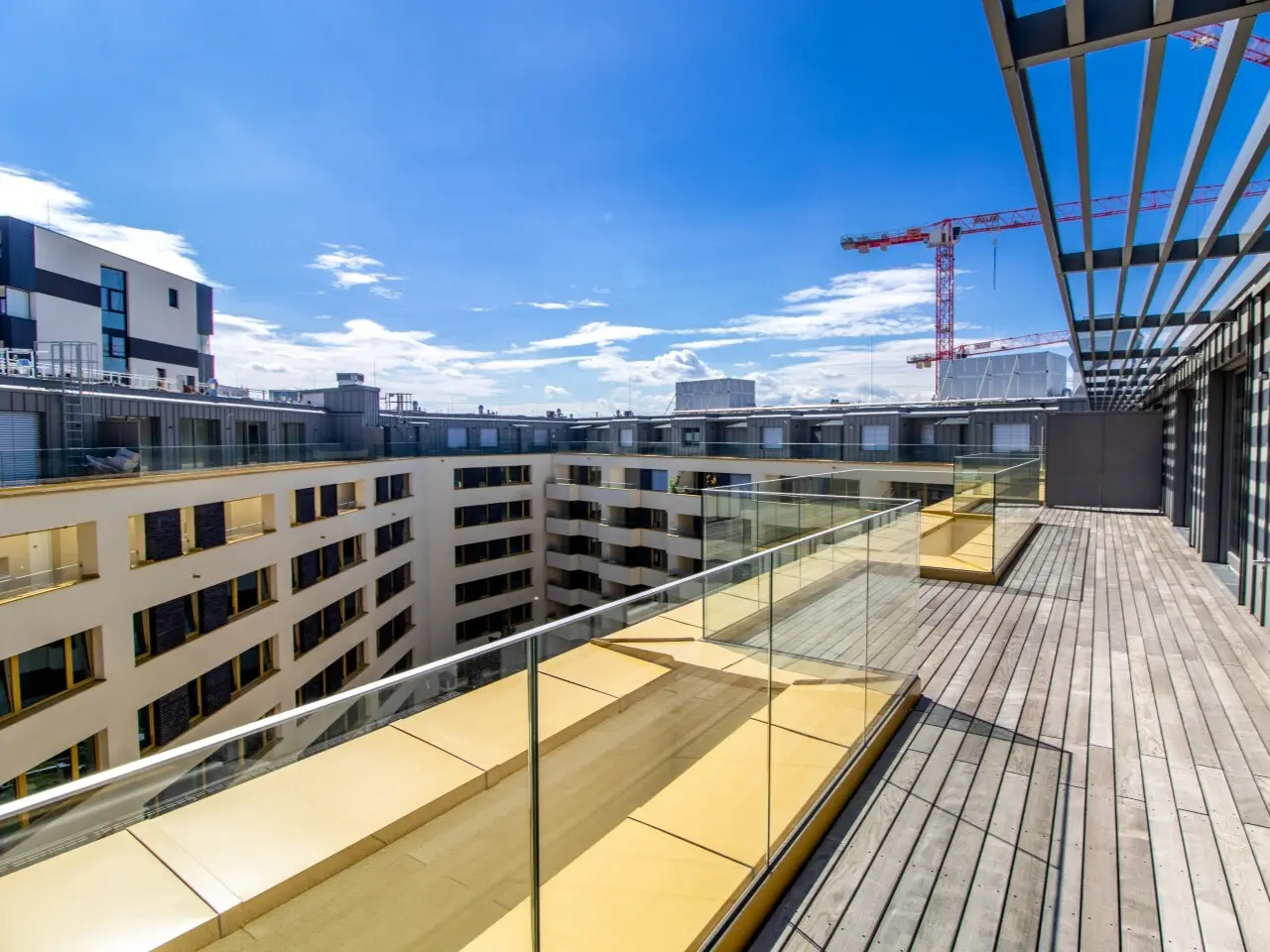 Lichtdurchflutete Maisonettewohnung mit Terrassen