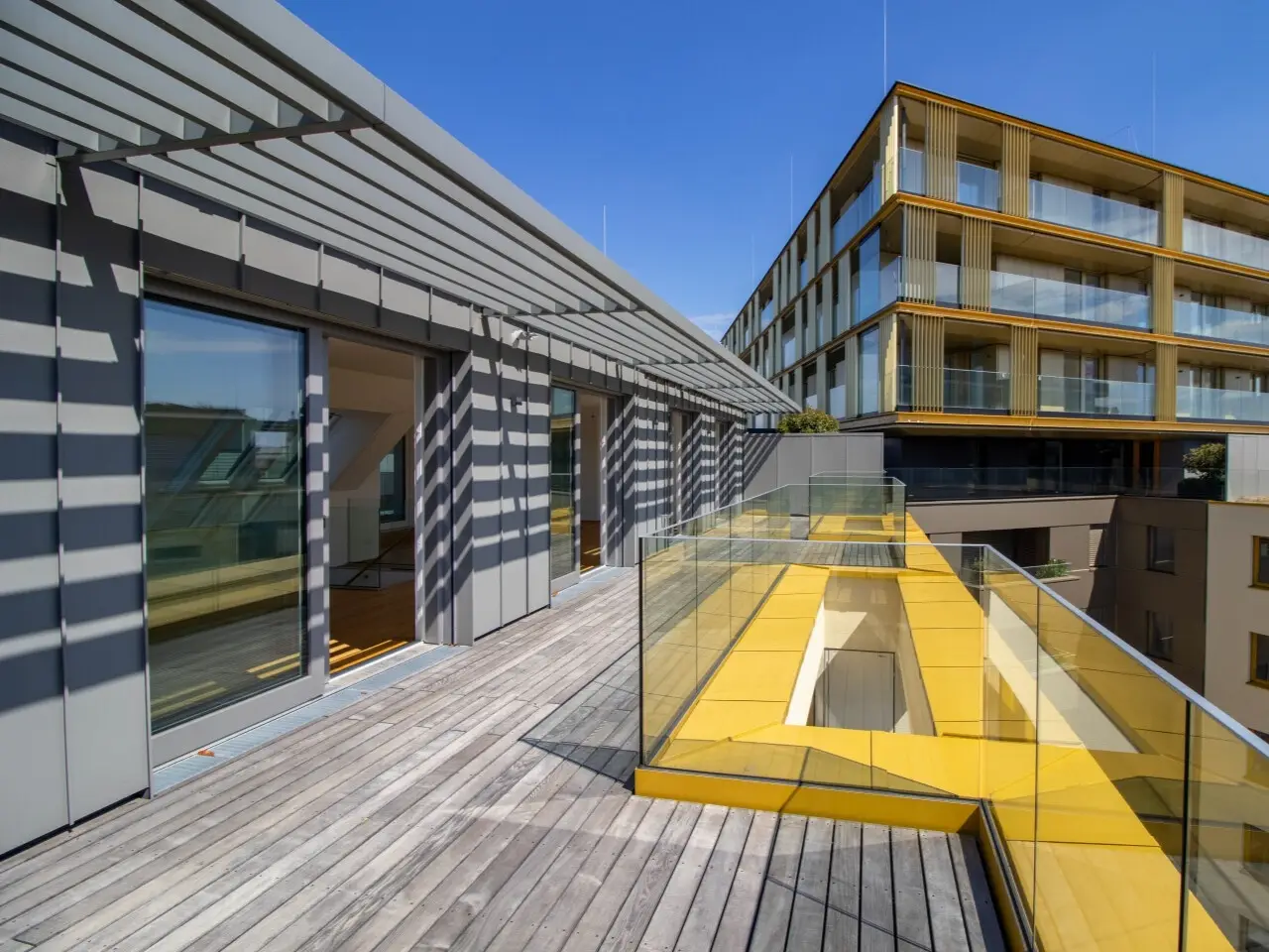 Lichtdurchflutete Maisonettewohnung mit Terrassen