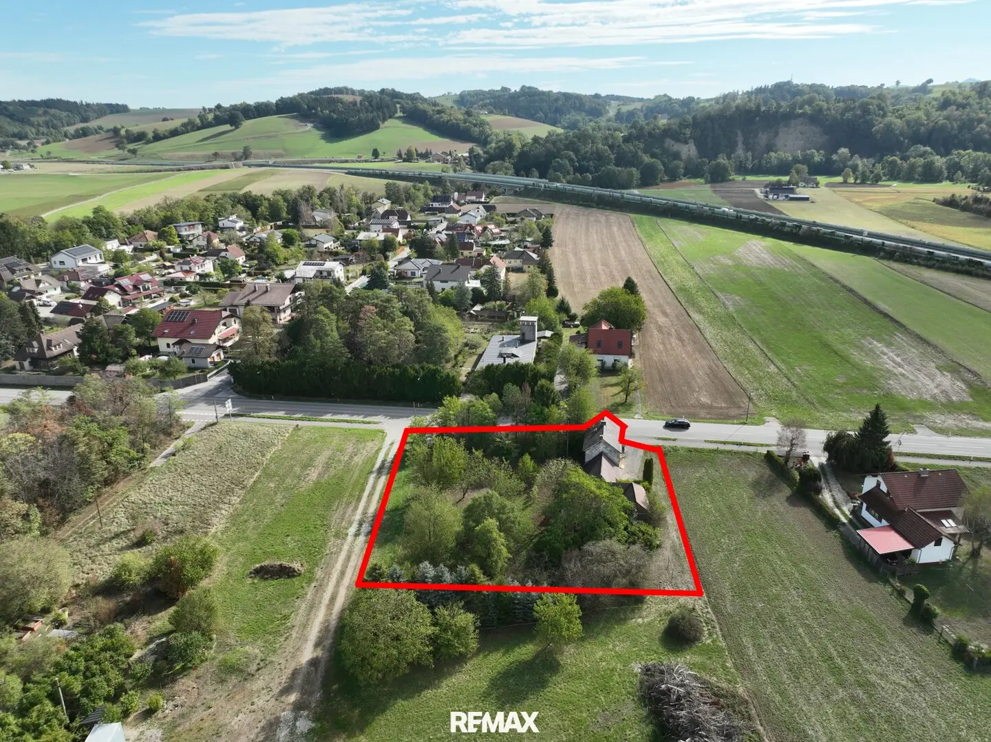 Haus mit Anbau auf großem Baugrund in Wieselburg-Land, Bezirk Scheibbs