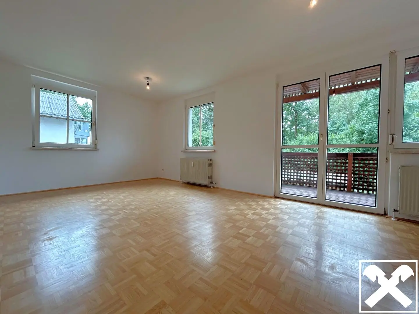 Bright apartment in south corner location with covered balcony