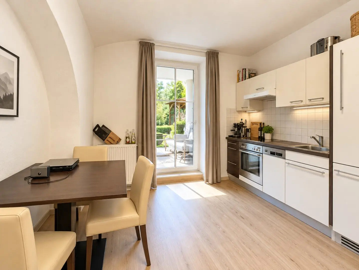 2-room apartment with 167 m² private garden near LKH &amp; Hilmteich