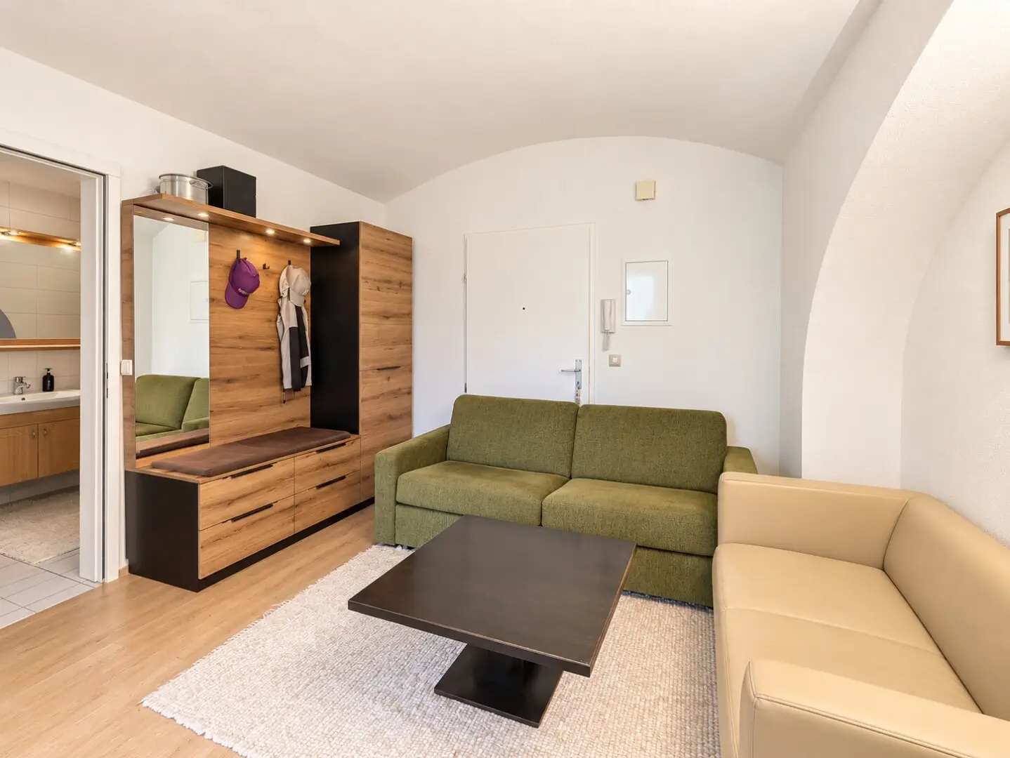 2-room apartment with 167 m² private garden near LKH &amp; Hilmteich