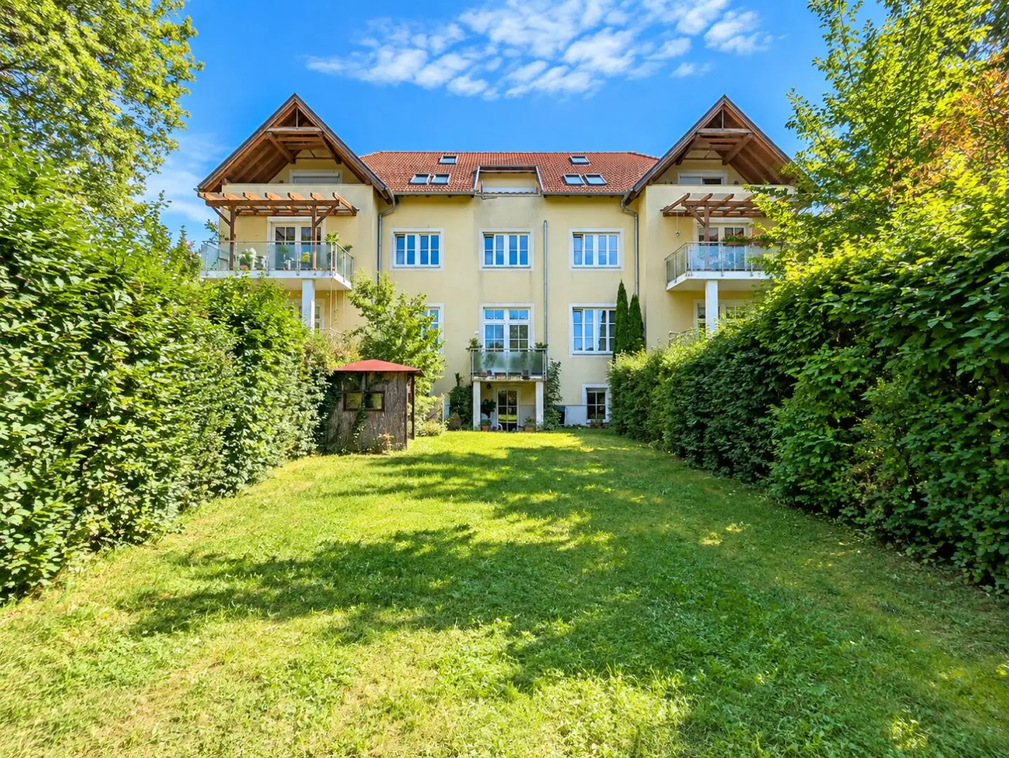 2-room apartment with 167 m² private garden near LKH &amp; Hilmteich