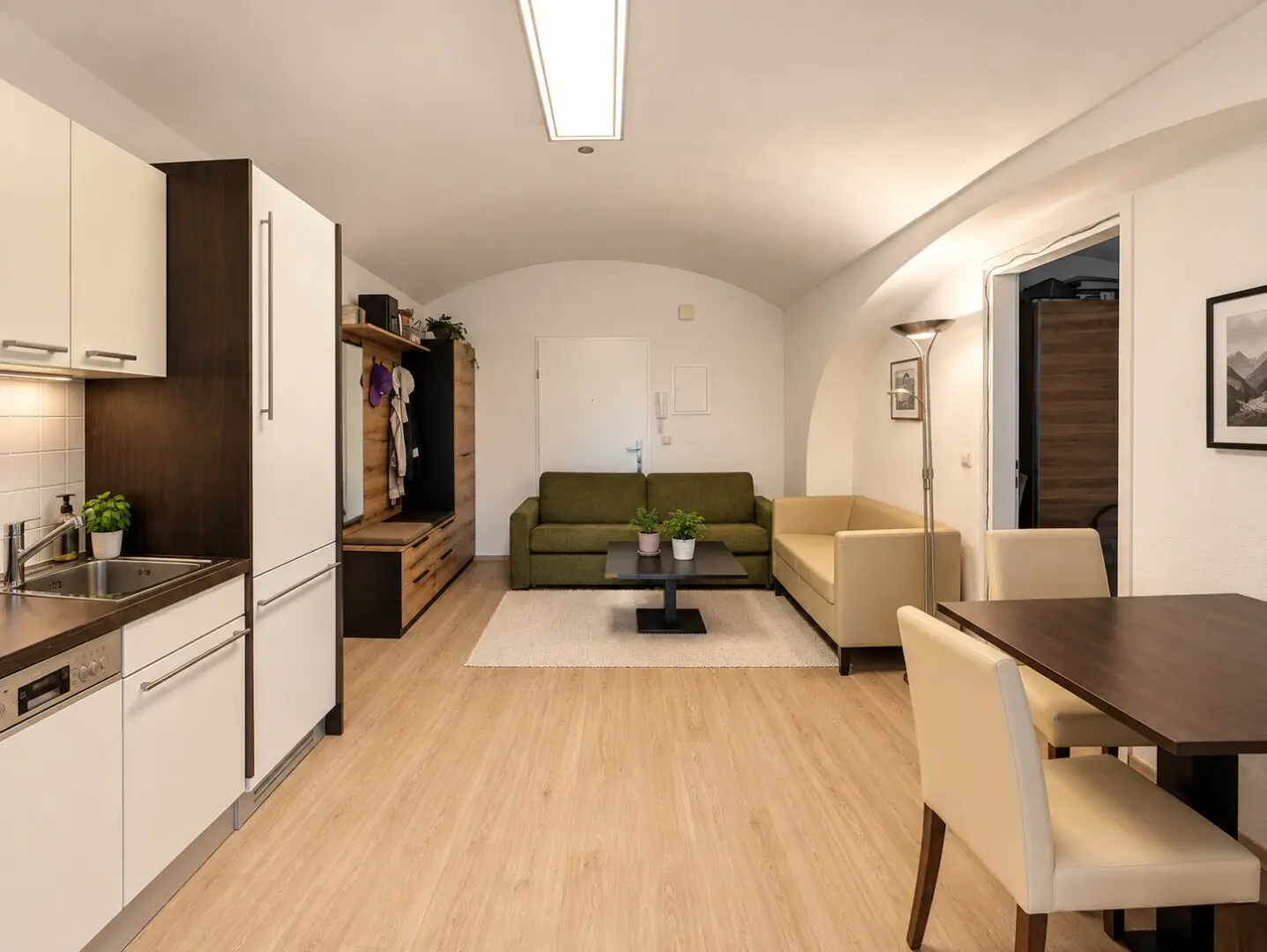 2-room apartment with 167 m² private garden near LKH &amp; Hilmteich