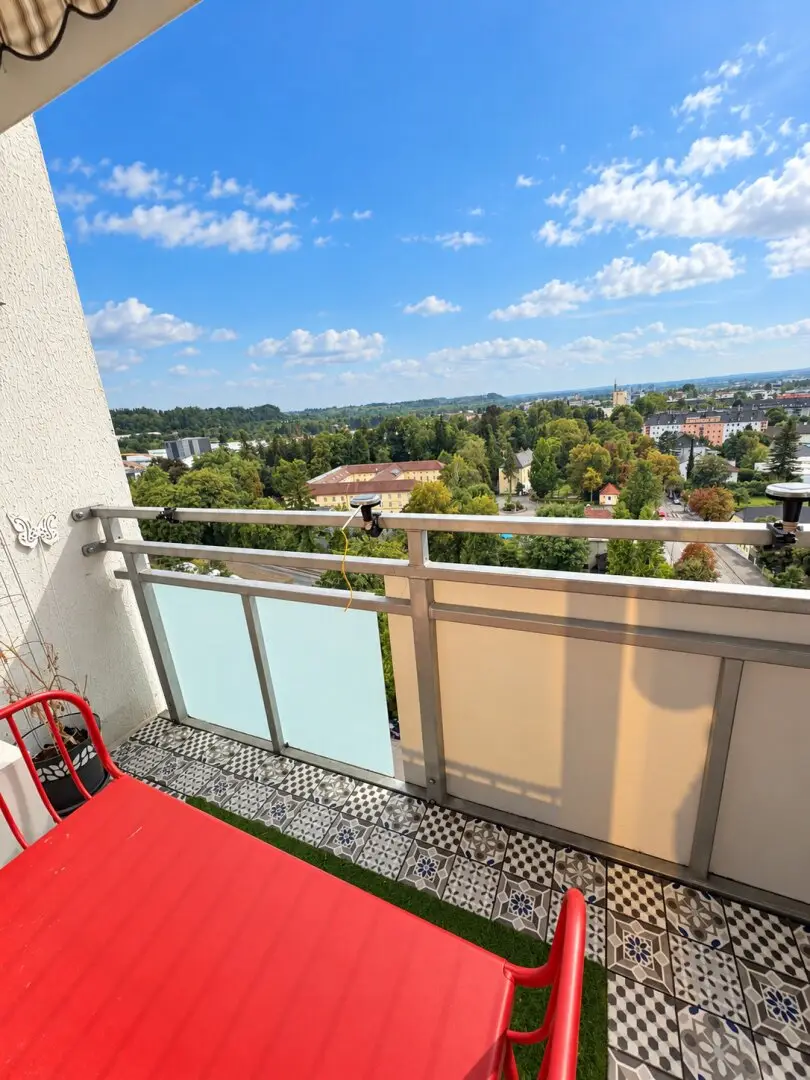 Dreamlike 3-room apartment with 89 m² and panoramic view on the 11th floor in Wels