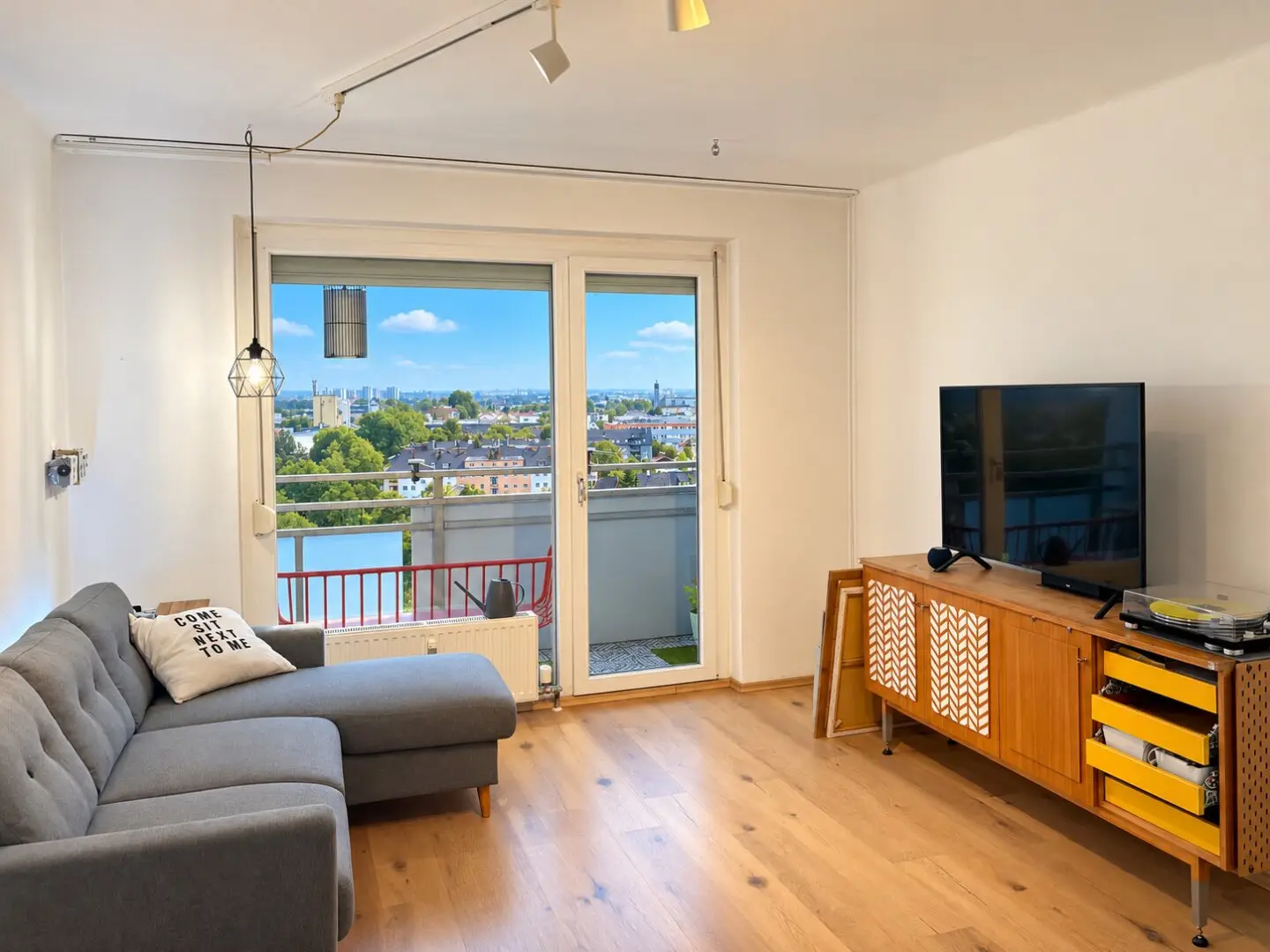 Dreamlike 3-room apartment with 89 m² and panoramic view on the 11th floor in Wels