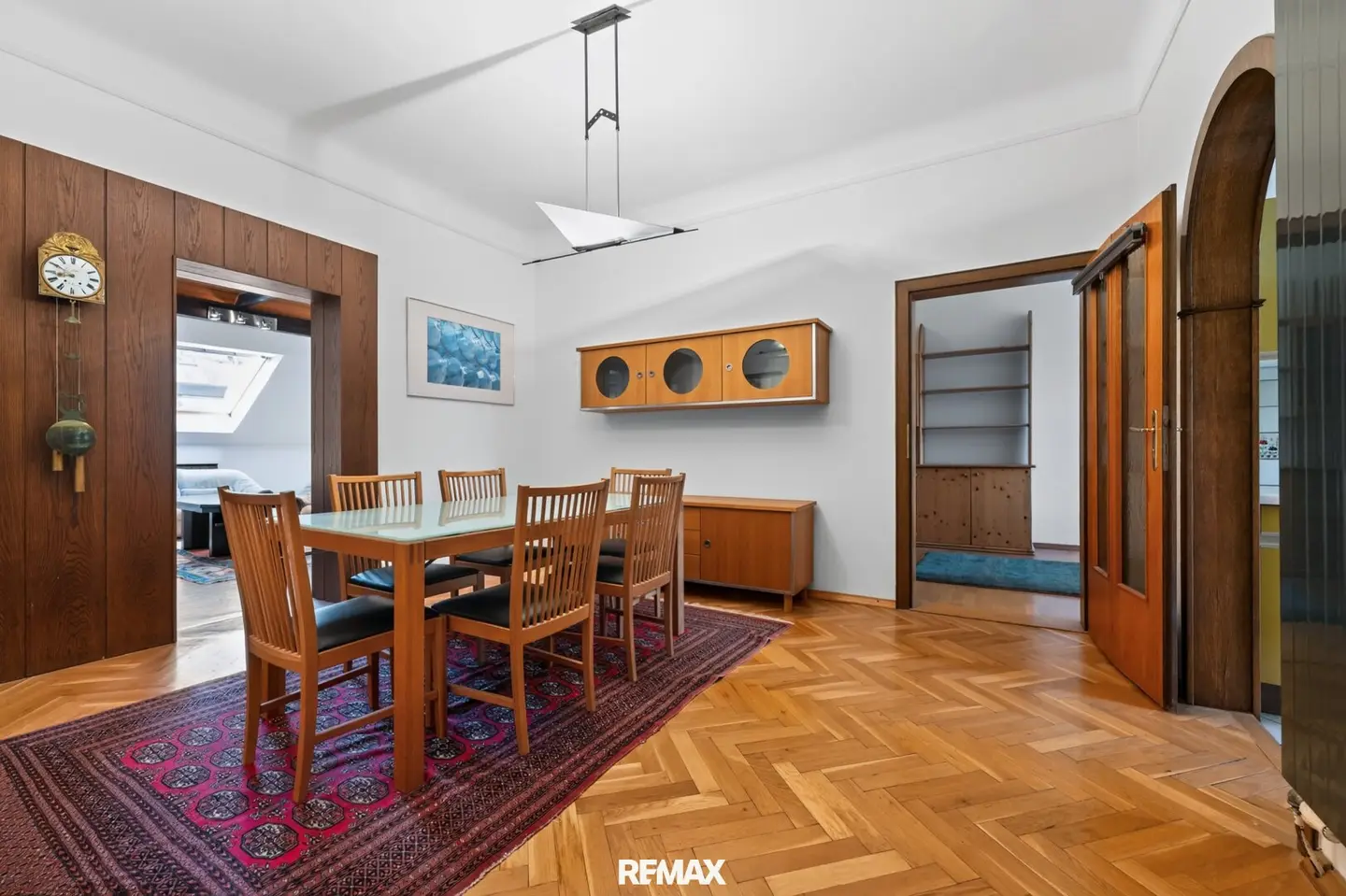 Old building charm above the roofs of Graz – spacious 111 m² apartment with balcony in Jakomini