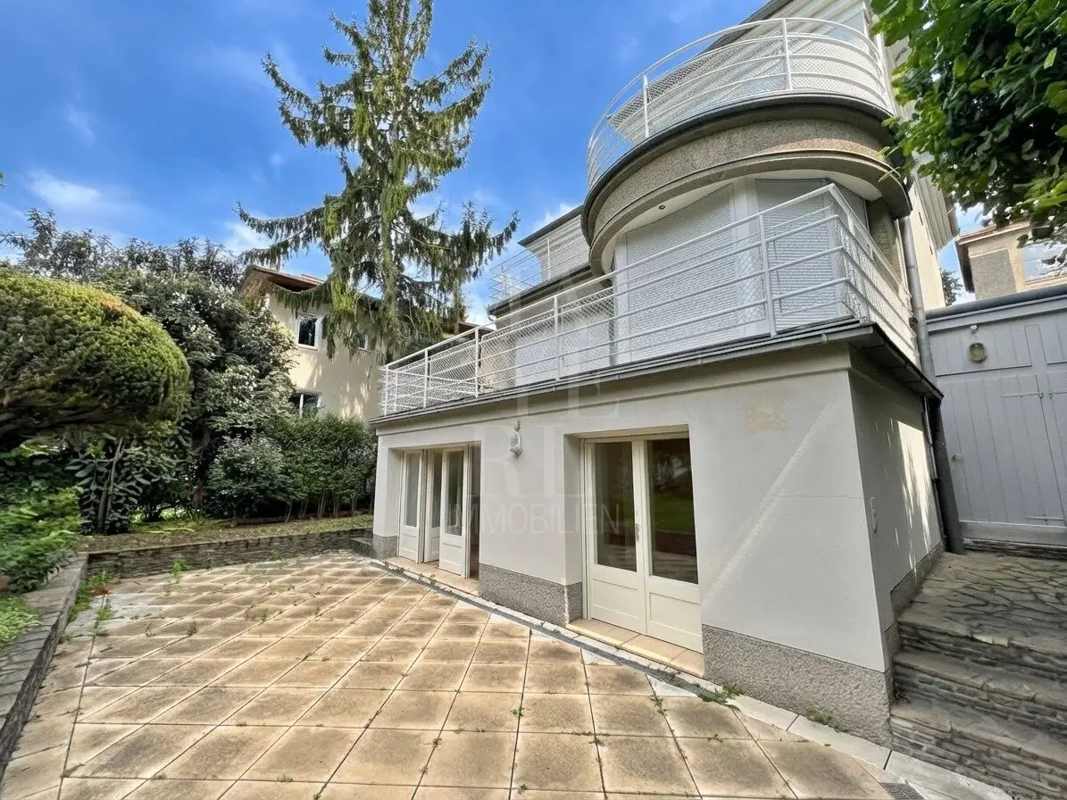 Repräsentative Villa mit Terrassen und 300 m² Garten