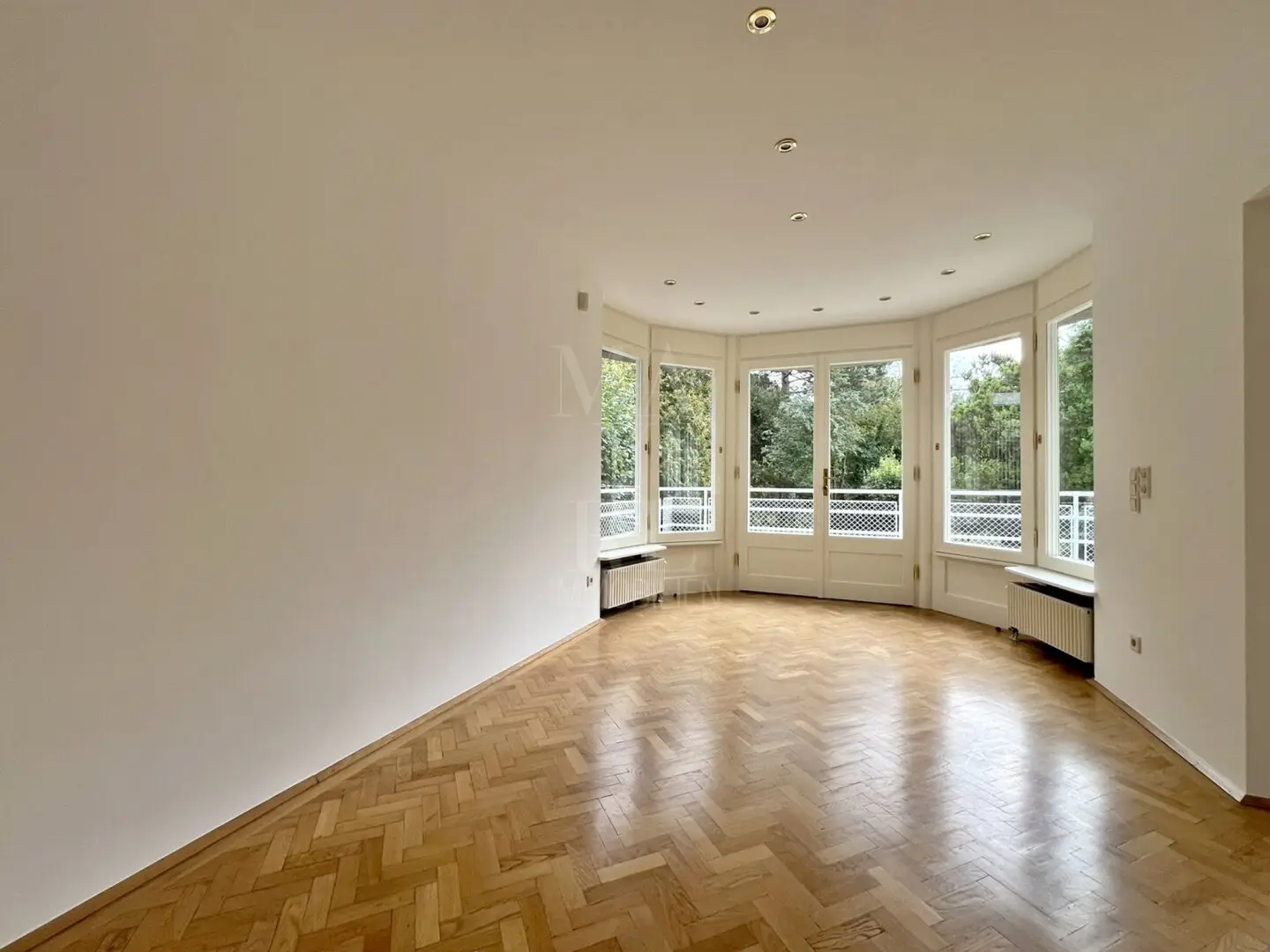 Repräsentative Villa mit Terrassen und 300 m² Garten