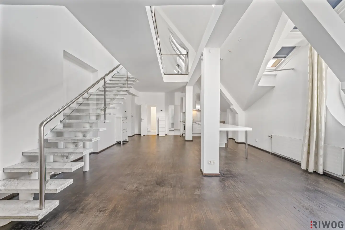 Residence at Neuer Markt I Attic maisonette I generous living area (approx. 65m²) I two bathrooms I between the State Opera and Stephansplatz (U1/U3)