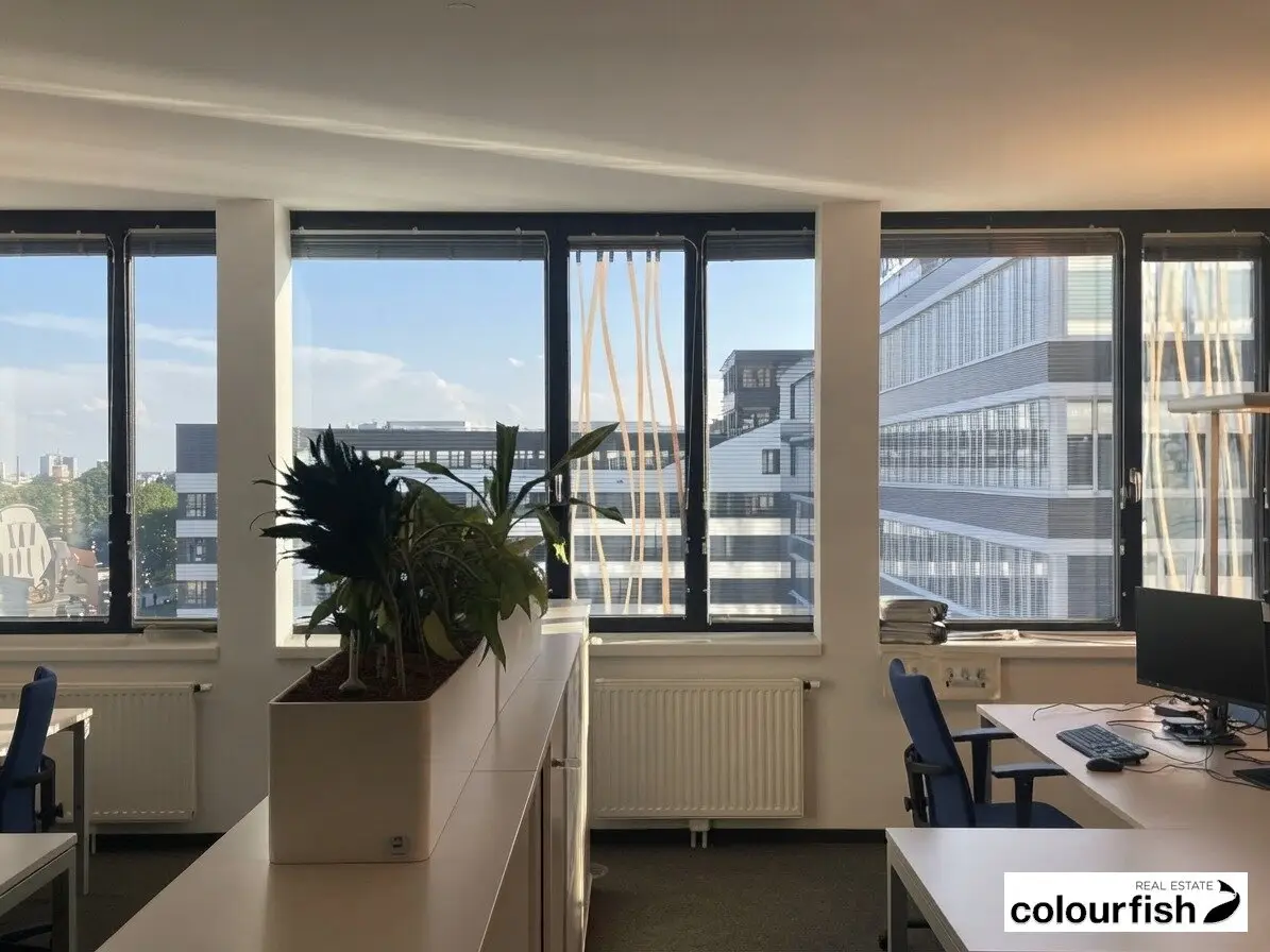 SILO ONE - Energie-effizientes DG-Büro direkt bei U6 Perfektastraße zu mieten