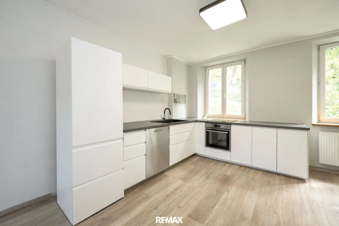NEUER PREIS! Gepflegte 4-Zimmer-Wohnung mit Küche in grüner Ruhelage von Steyr!