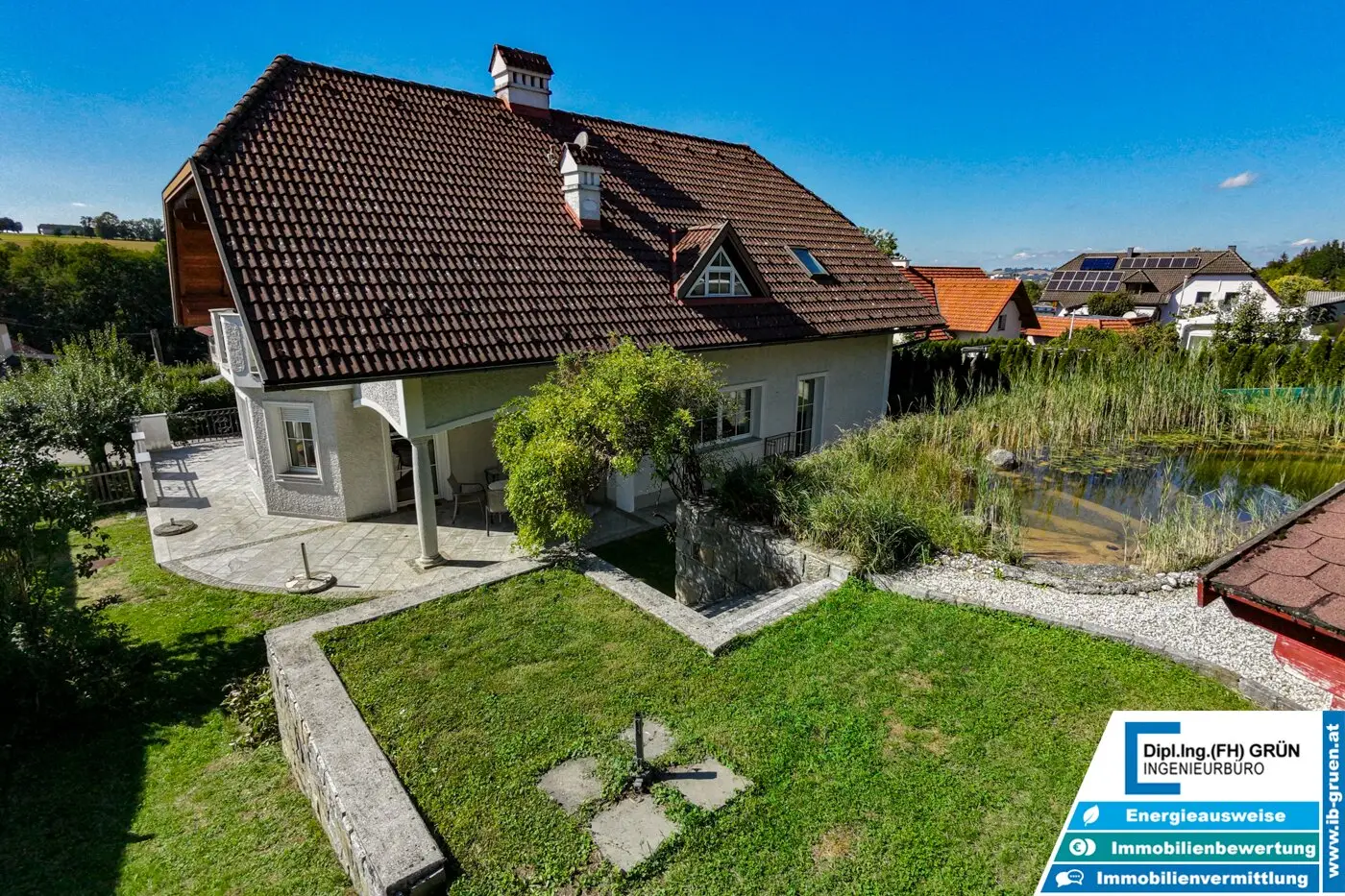 Plenty of space in a sought-after location – family house with swimming pond