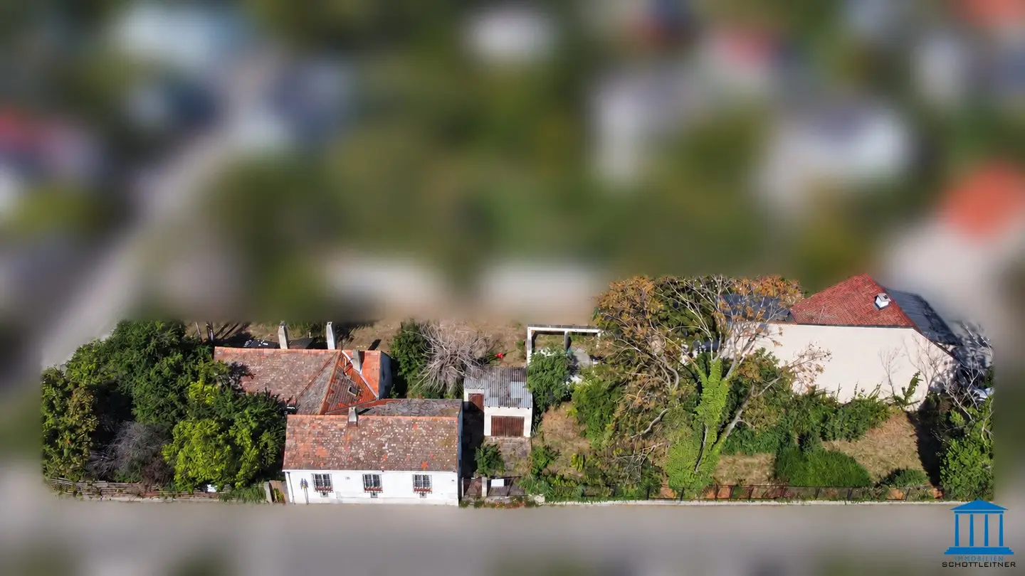 Baugrund mit DREI Straßenfronten - Altbestand vorhanden