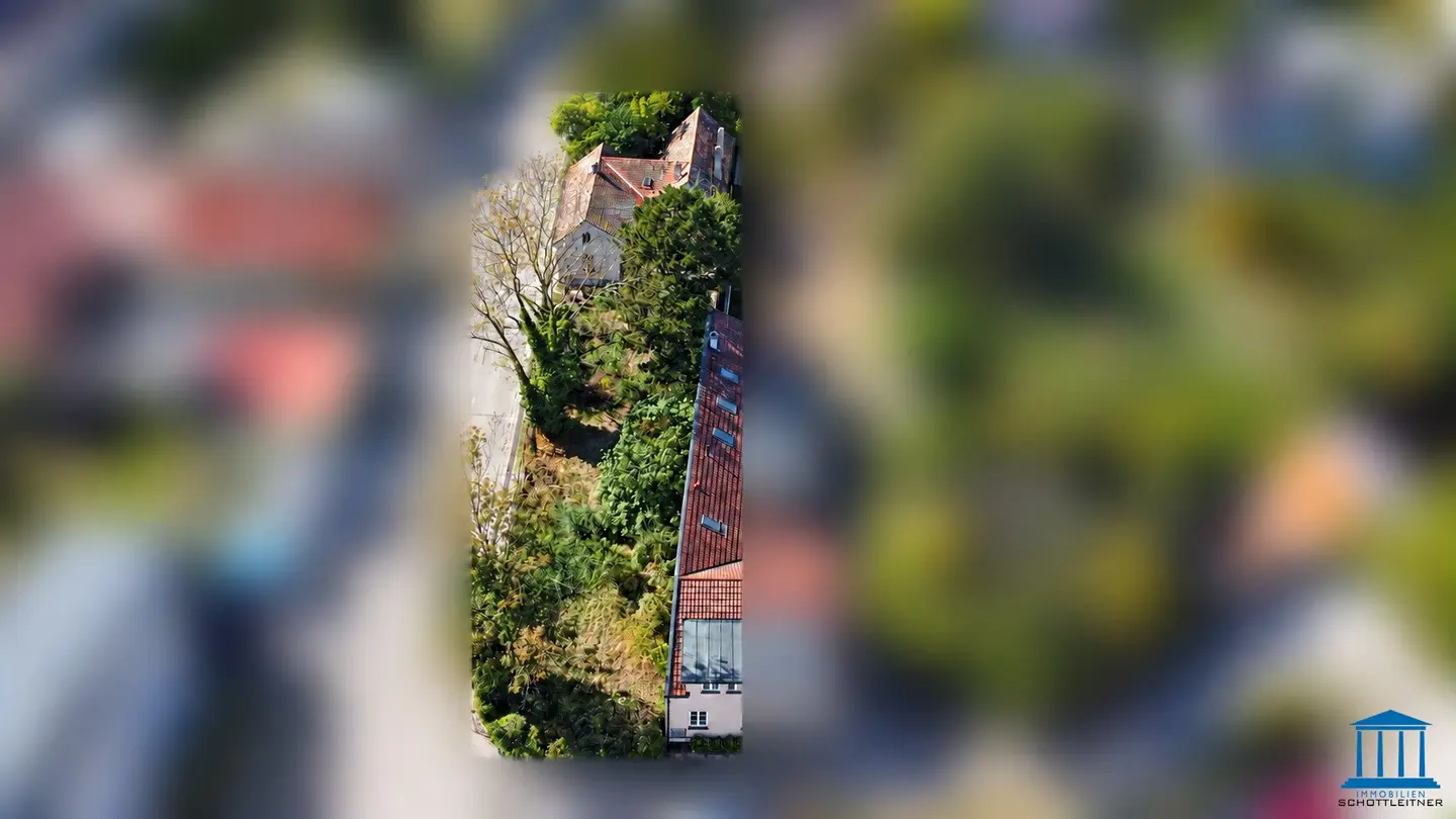 Baugrund mit DREI Straßenfronten - Altbestand vorhanden