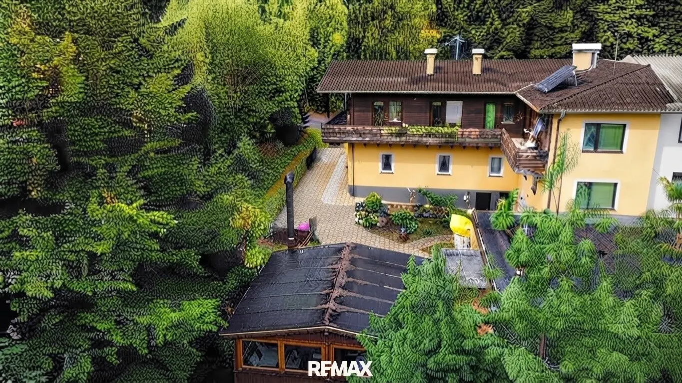 Pure nature Plenty of space for your future Spacious single or two-family house with garden house in an idyllic location