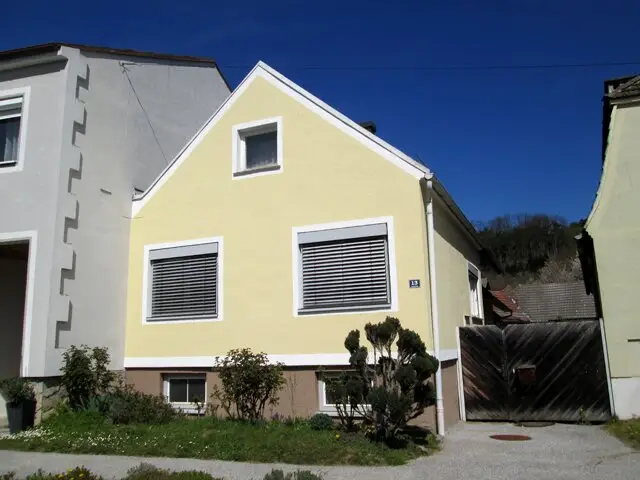 Häuschen mit Potential in Ortslage - mit Hof, Garten und Scheune!