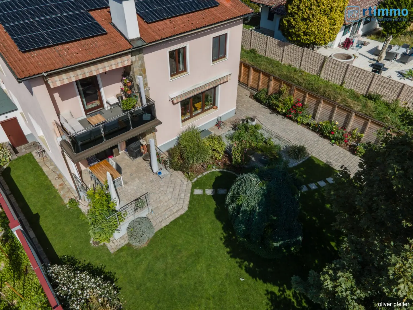 Technically Up to Date – Spacious Family Residence with Dream Garden in Quiet Cul-de-Sac of Stockerau