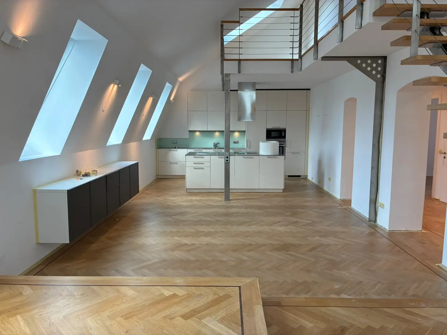 Dachgeschosswohnung with terrace and garage included
