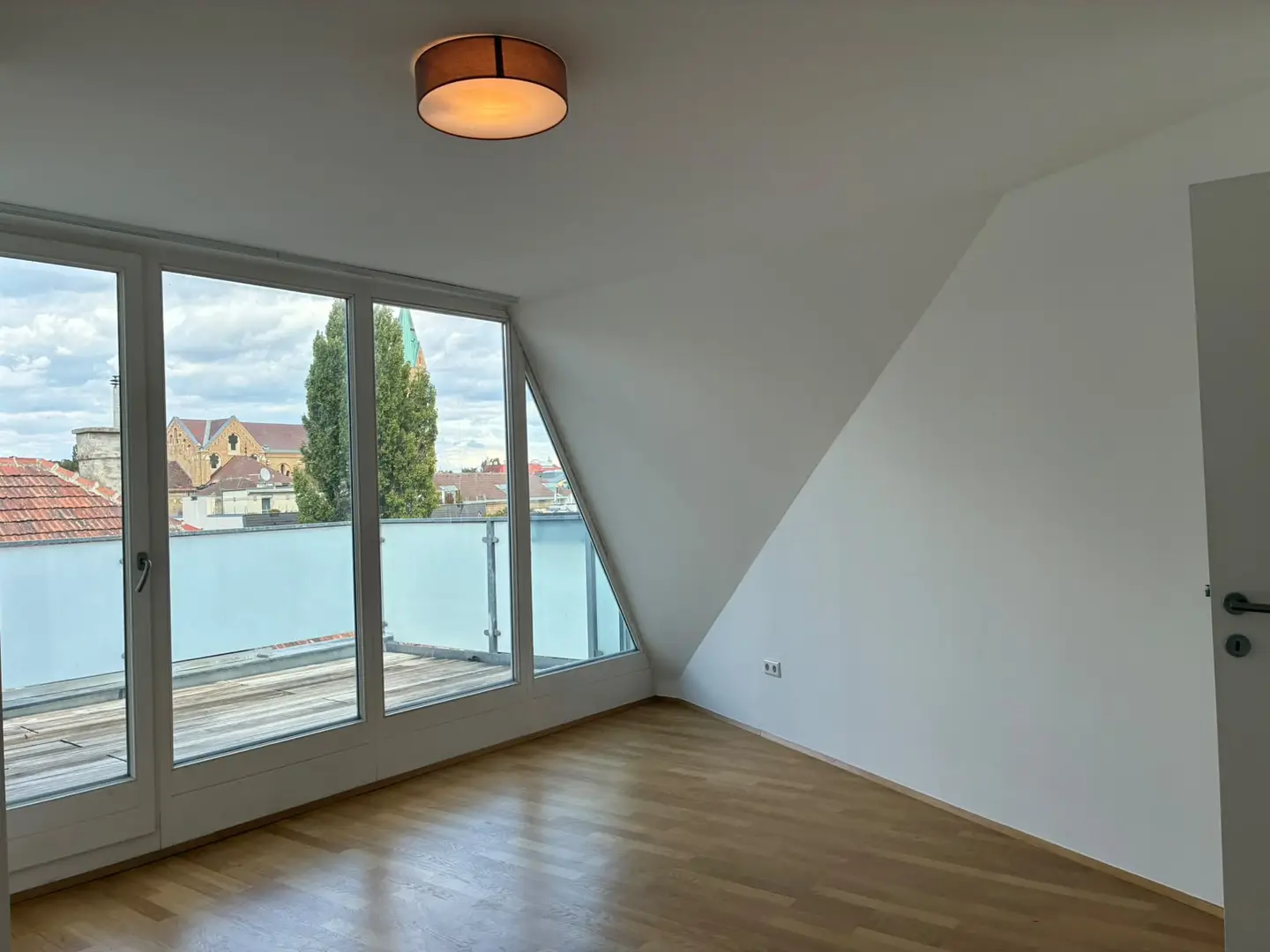 Dachgeschosswohnung with terrace and garage included