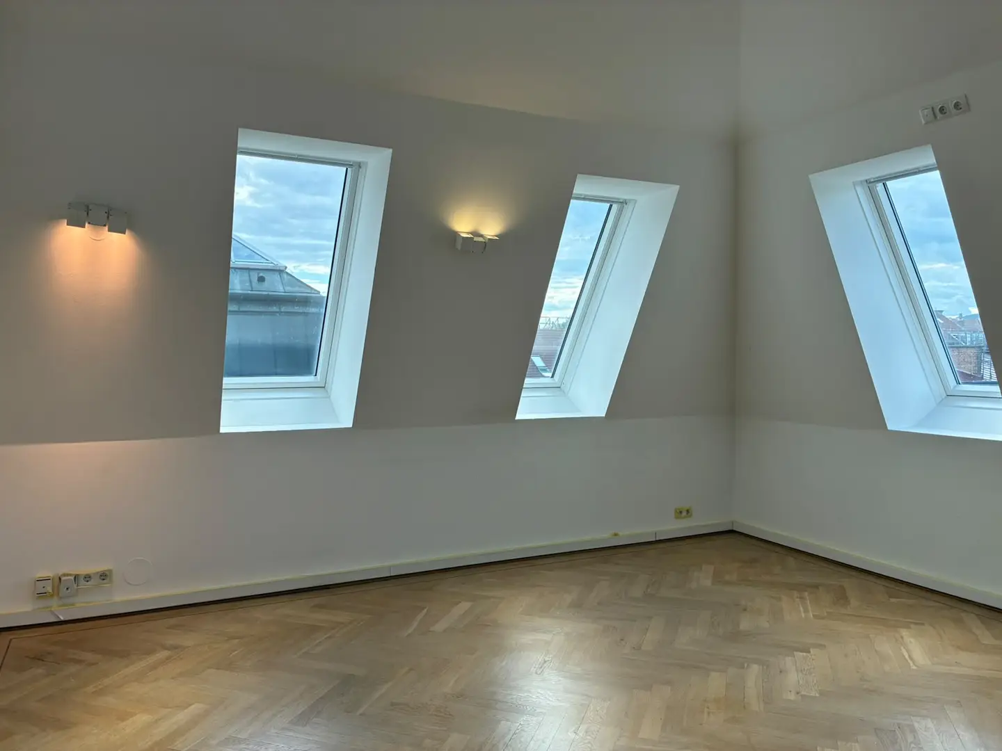 Dachgeschosswohnung with terrace and garage included