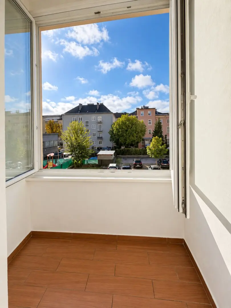 Charming 2 room apartment with loggia in central location